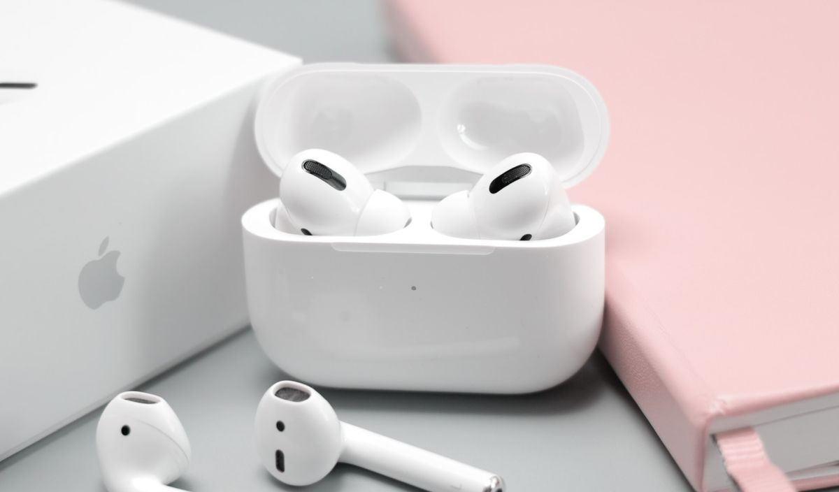 airpods case not charging featured image